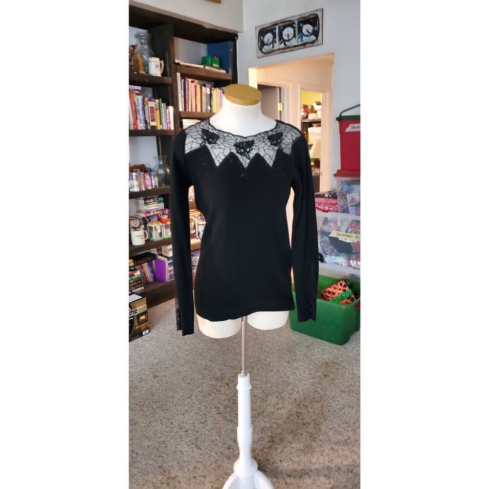 OLIVER EMBELLISHED WOMENS SWEATER